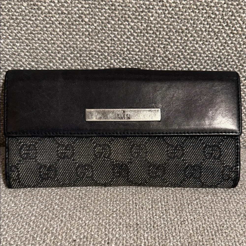 Gucci Black and Gray Signature Long wallet Authentic
